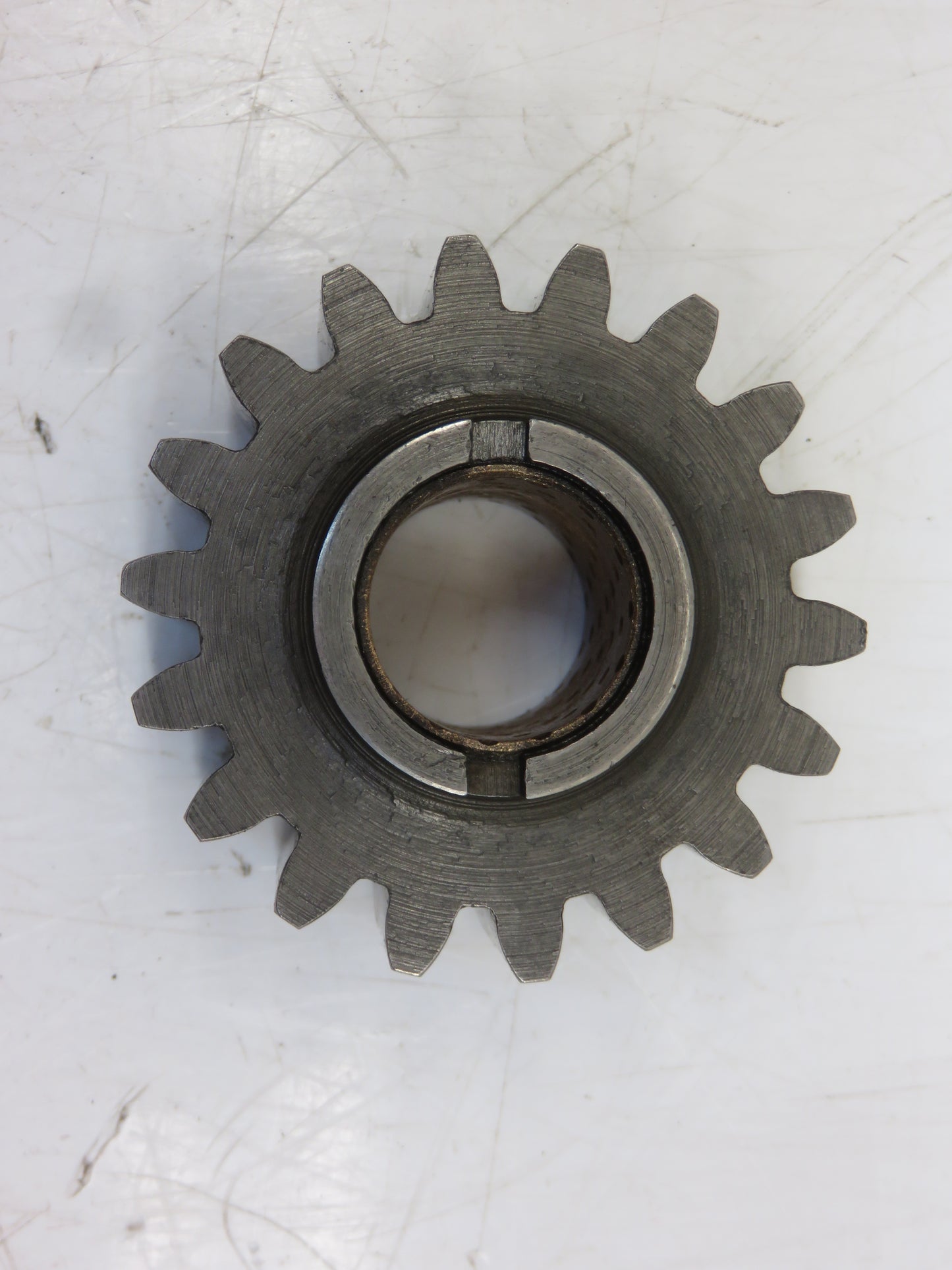 AL2603T John Deere Reverse Idler Gear For L, LA, LI