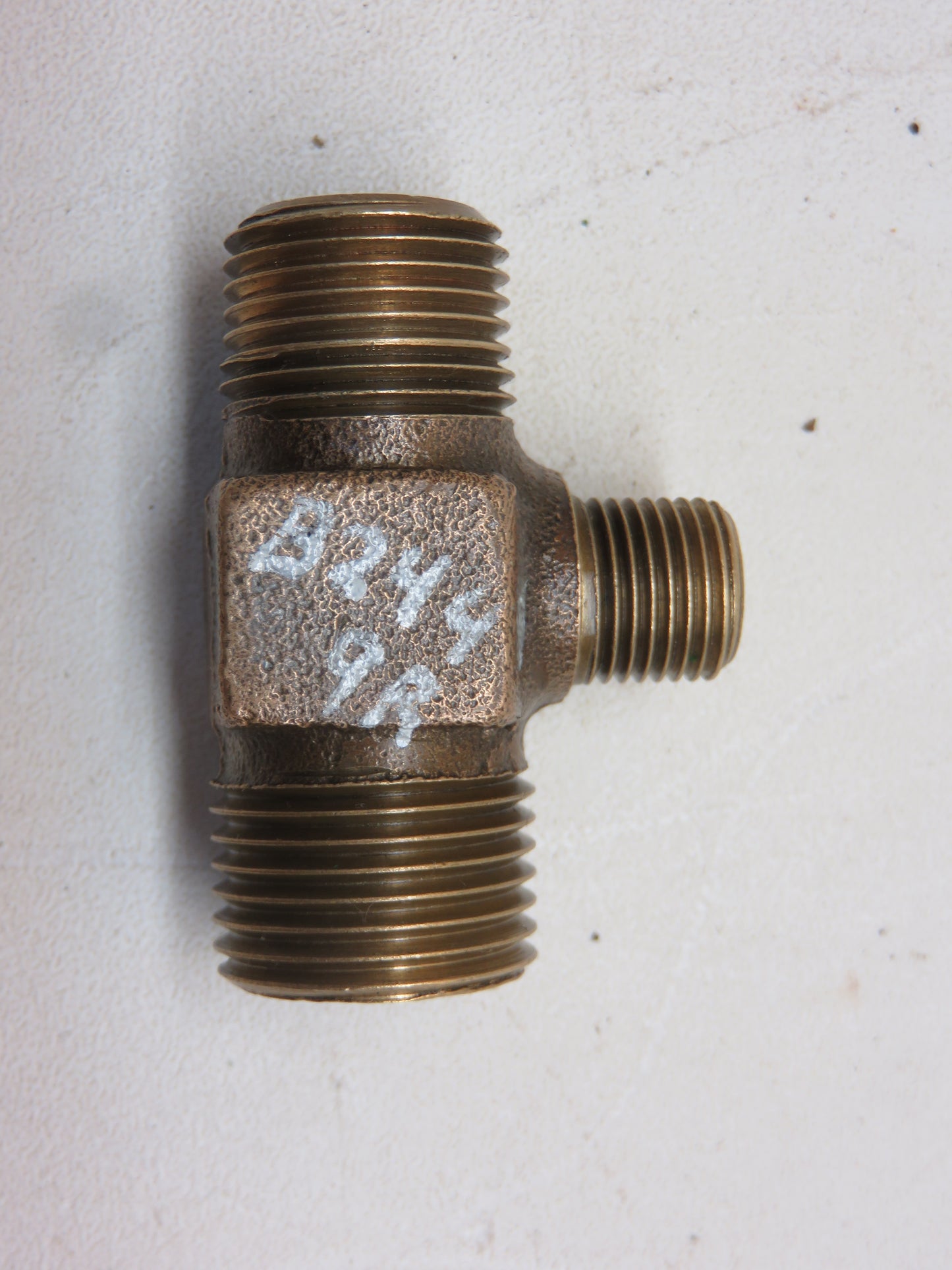 B2449R, AR20707R John Deere Oil Pressure Relief Pipe Tee For B, 50, 520, 530