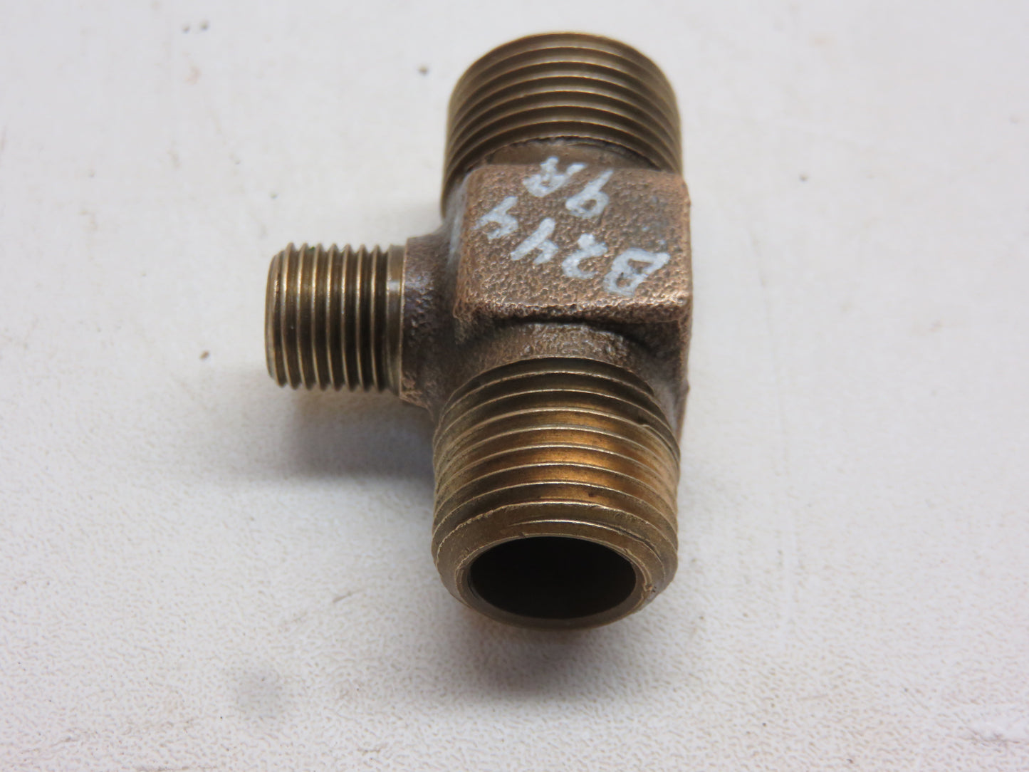 B2449R, AR20707R John Deere Oil Pressure Relief Pipe Tee For B, 50, 520, 530