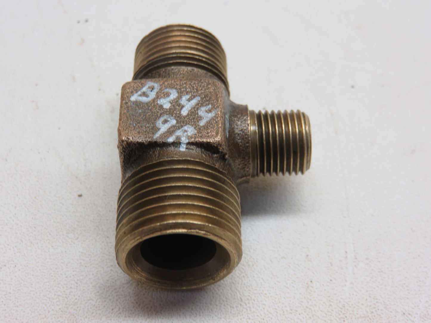 B2449R, AR20707R John Deere Oil Pressure Relief Pipe Tee For B, 50, 520, 530
