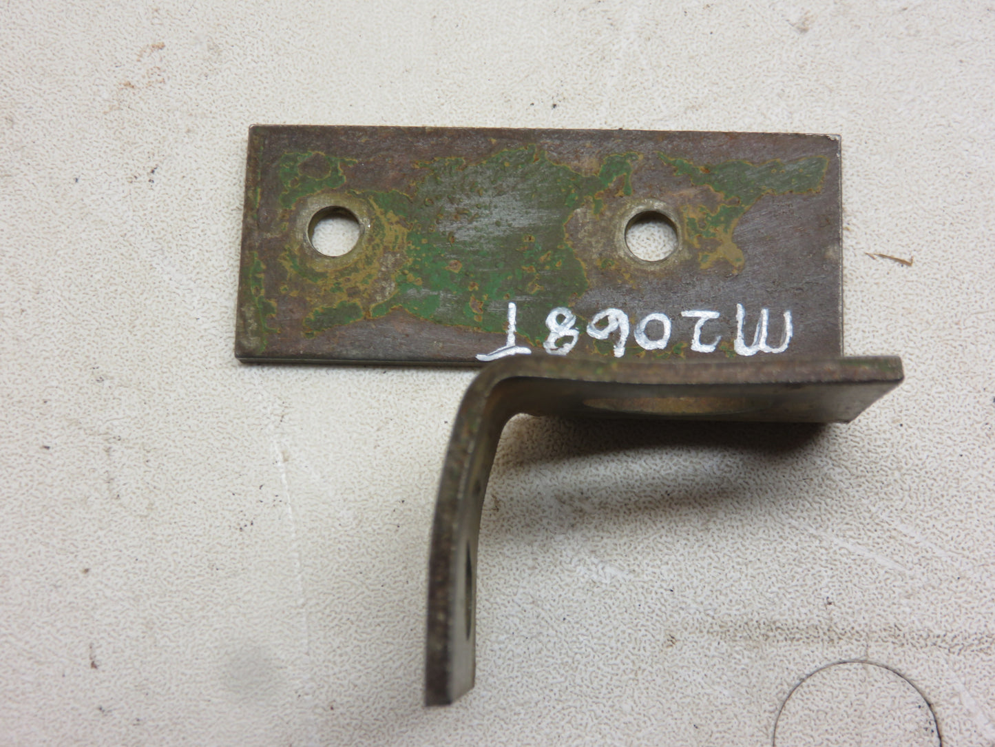 M2068T John Deere Auxiliary Light Socket Bracket For 40, 320, 420, 330, 430, 435, 1010