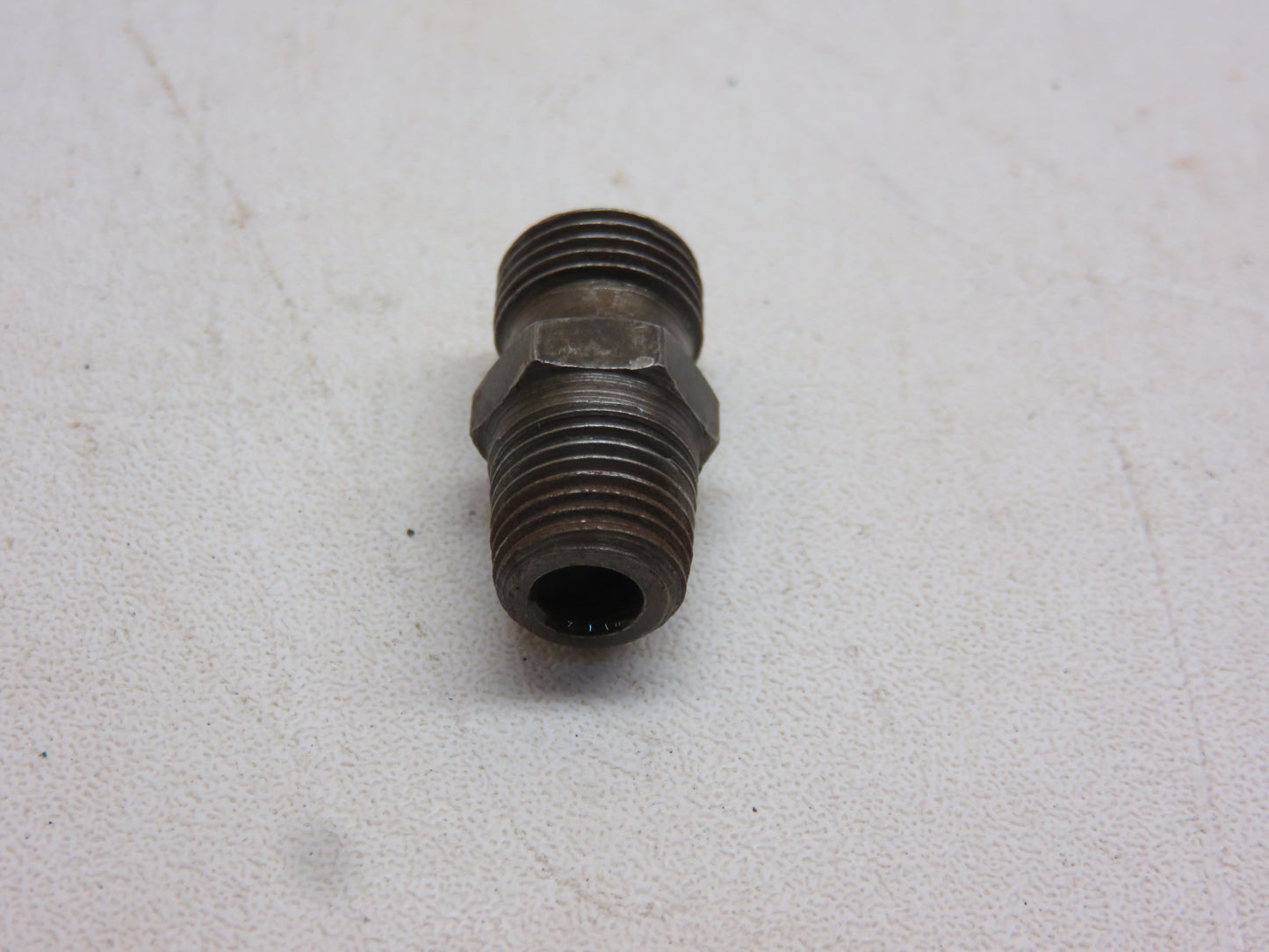 E1994R John Deere Oil Line Connector For A, AR, AO, B, BO, BR, D, H, R, 50, 60, 70, 80