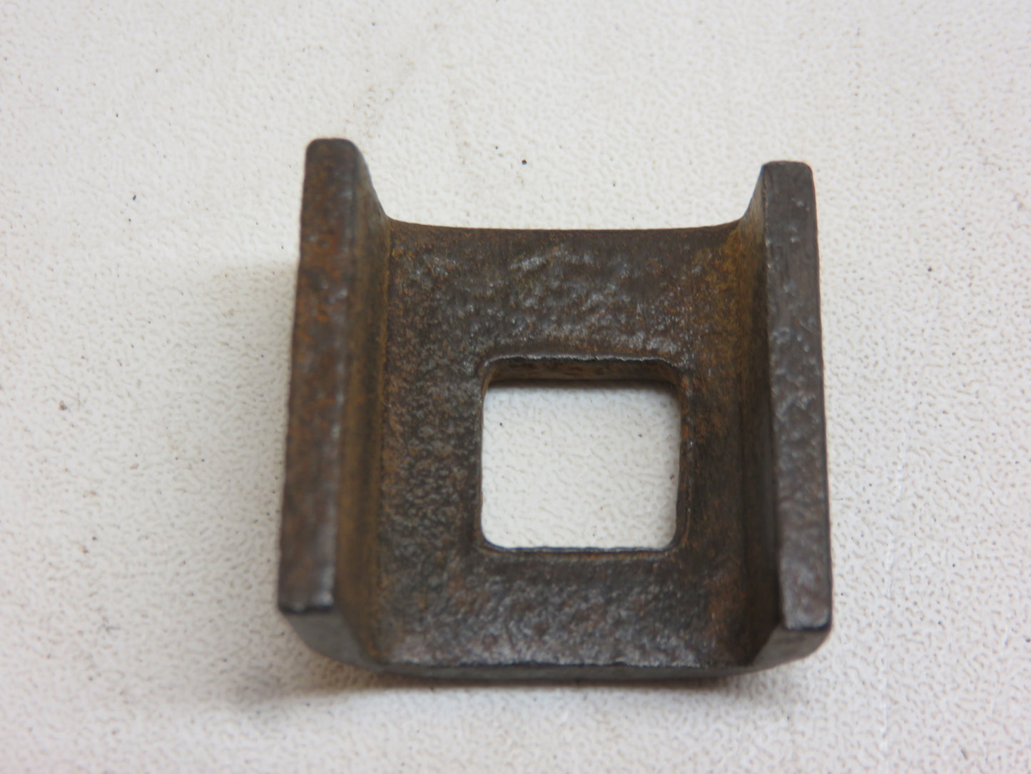 B1441R John Deere Hood And Fuel Tank Clip For A, AR, AO, B, G, H, 50, 60, 520, 620