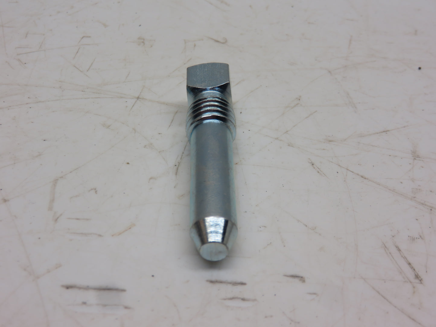 F3583R, M2335T John Deere Spin Out Rim Stop Bolt For 40, 420, 520, 620, 720
