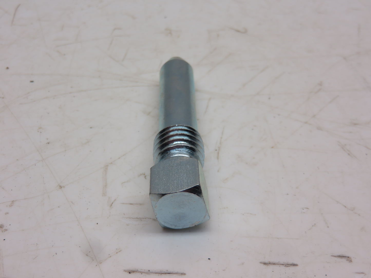 F3583R, M2335T John Deere Spin Out Rim Stop Bolt For 40, 420, 520, 620, 720