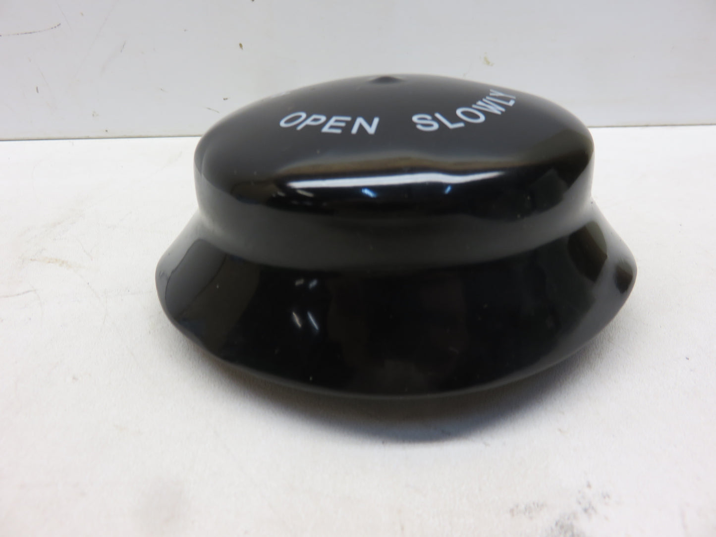 AR28482 John Deere Radiator Cap For 2010, 2510, 2520, 3010, 3020, 4000, 4010, 4020