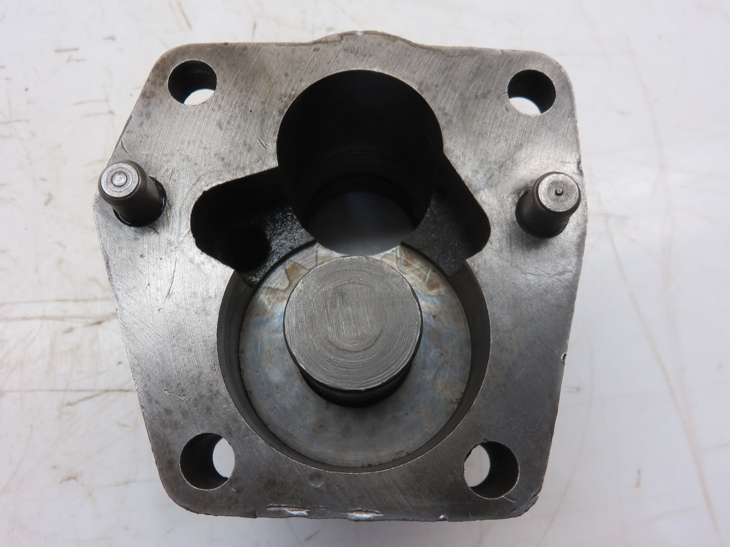 AR1290R, R1711R John Deere PTO Pump Housing For 80, 820, 830