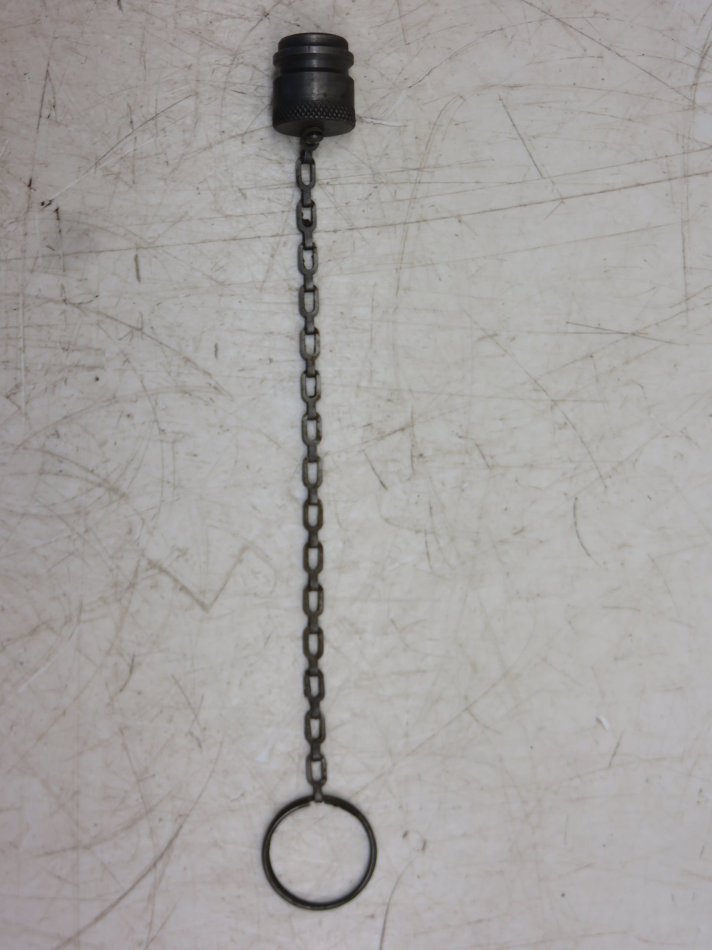 AF3001R John Deere Dust Plug With Chain For 80, 520, 620, 720, 820, 530, 630, 730, 830