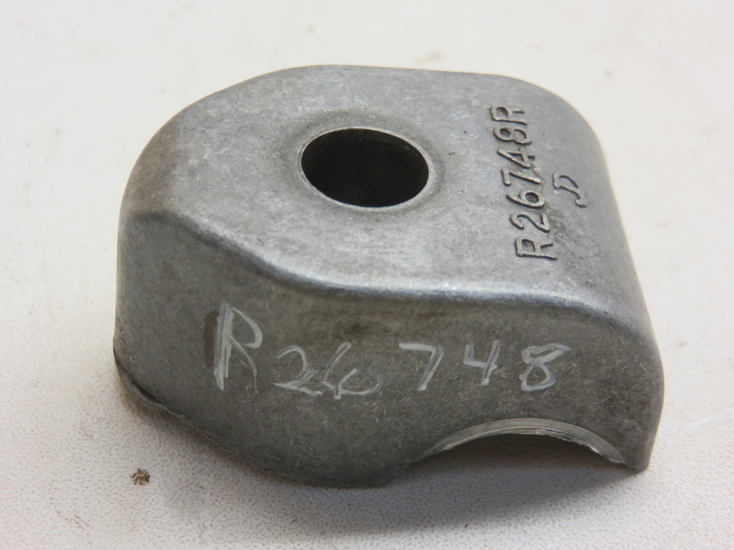 R26748 John Deere Rocker Arm Shaft Clamp For 3010, 3020, 4000, 4010, 4020