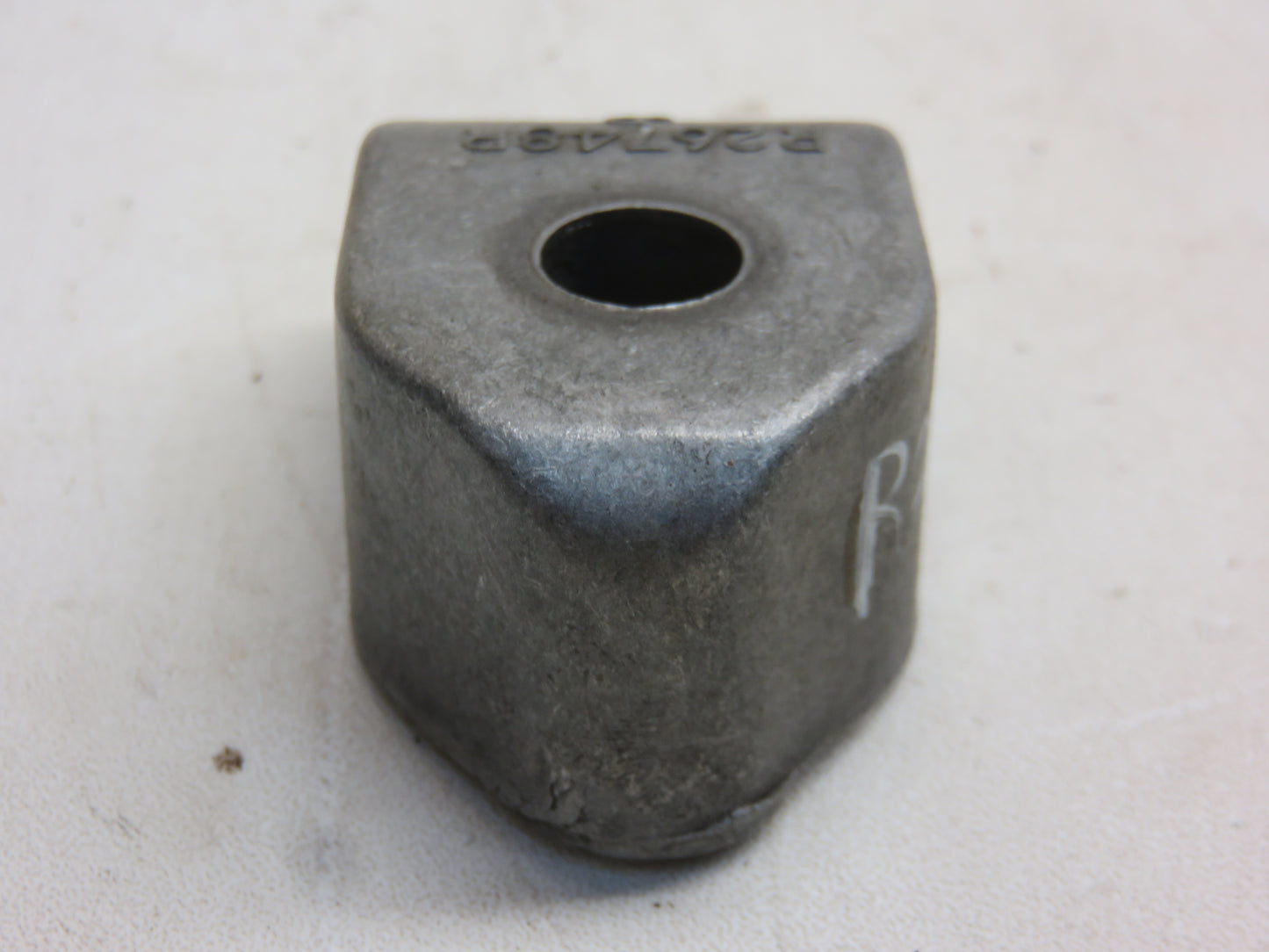 R26748 John Deere Rocker Arm Shaft Clamp For 3010, 3020, 4000, 4010, 4020