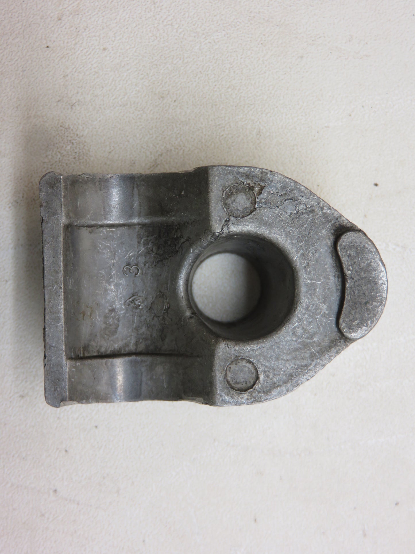 R26748 John Deere Rocker Arm Shaft Clamp For 3010, 3020, 4000, 4010, 4020