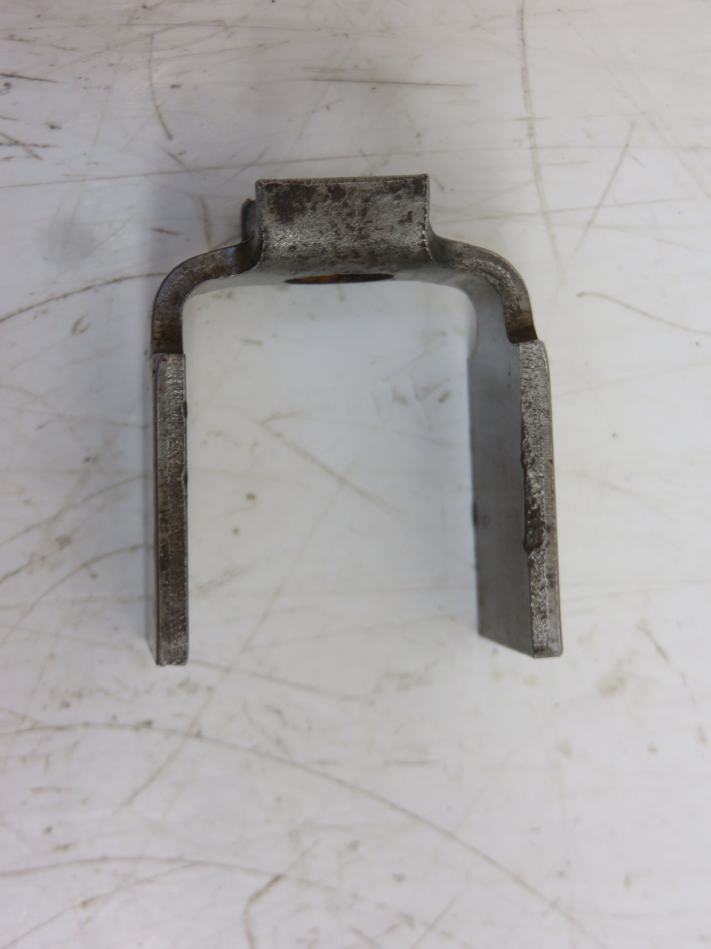 R27127, R46443 John Deere Load Control Stud Lock Plate For 2510, 3010, 4010, 2520