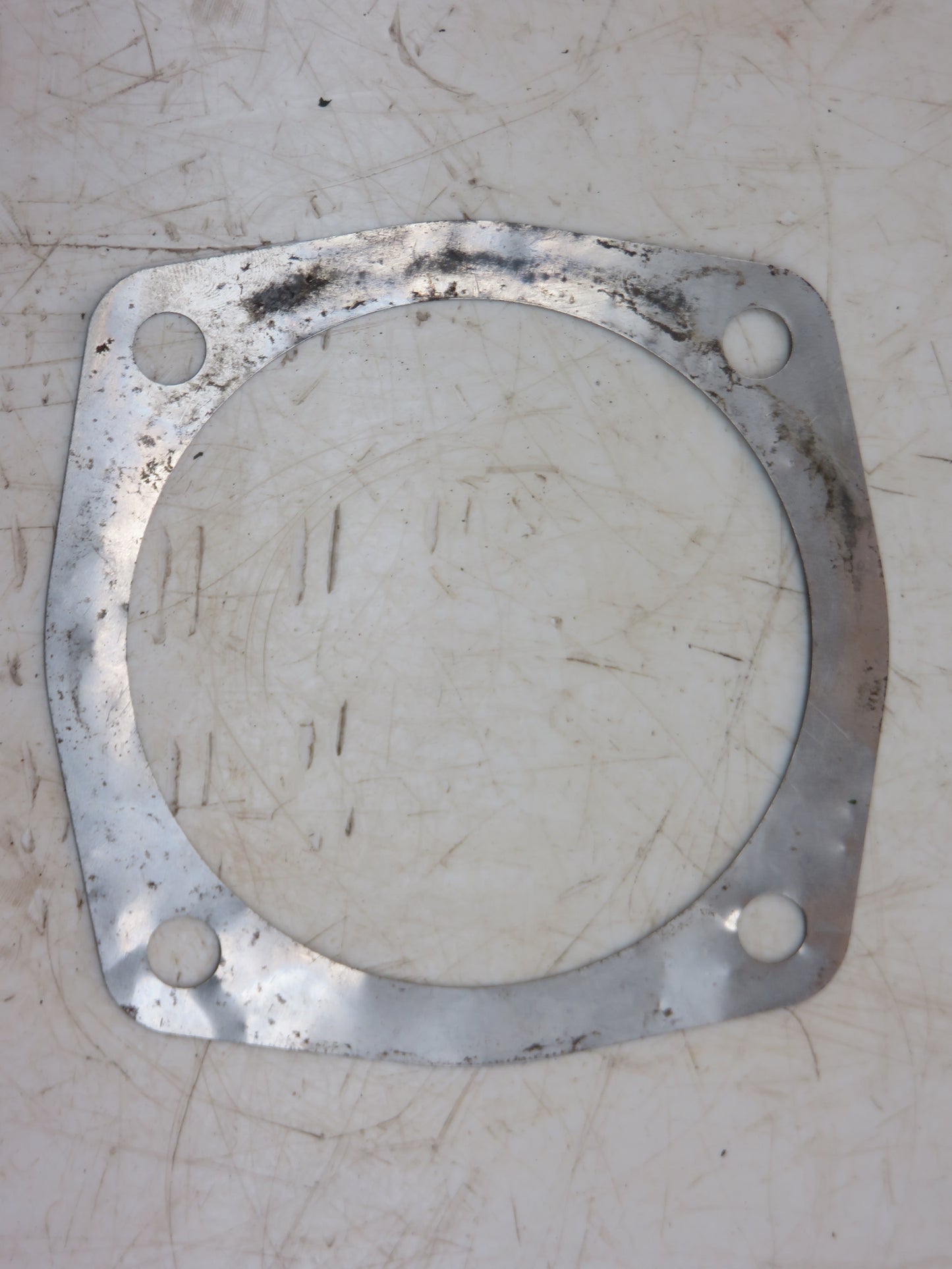 R1503R John Deere Left Hand Counter Shaft Bearing Cover Shim For 80, 820, 830