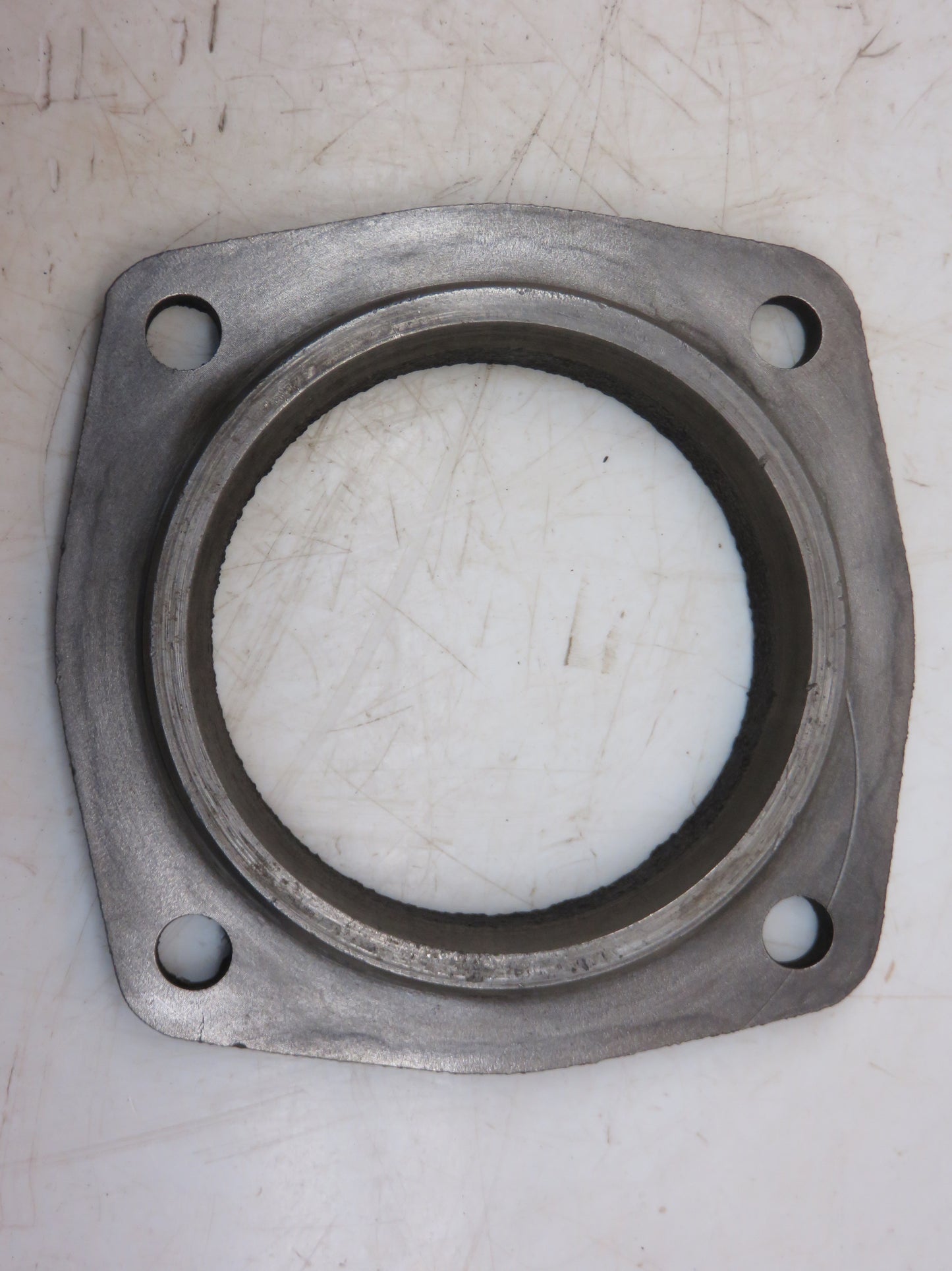 R1491R John Deere Left Hand Countershaft Bearing Retainer For 80, 820, 830