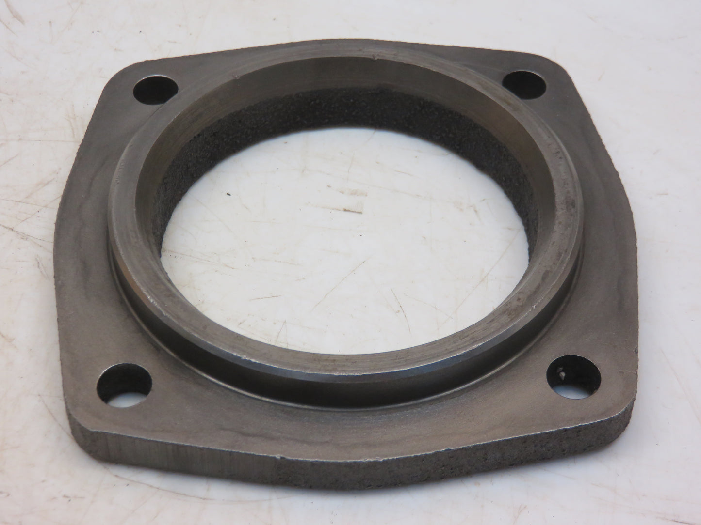 R1491R John Deere Left Hand Countershaft Bearing Retainer For 80, 820, 830