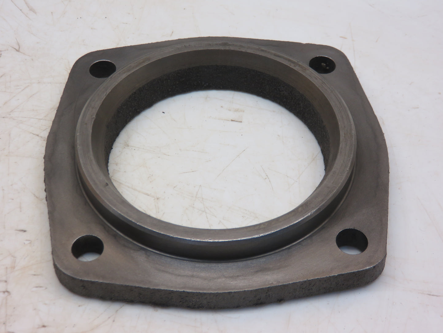 R1491R John Deere Left Hand Countershaft Bearing Retainer For 80, 820, 830