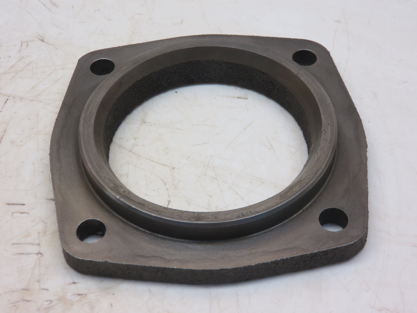 R1491R John Deere Left Hand Countershaft Bearing Retainer For 80, 820, 830