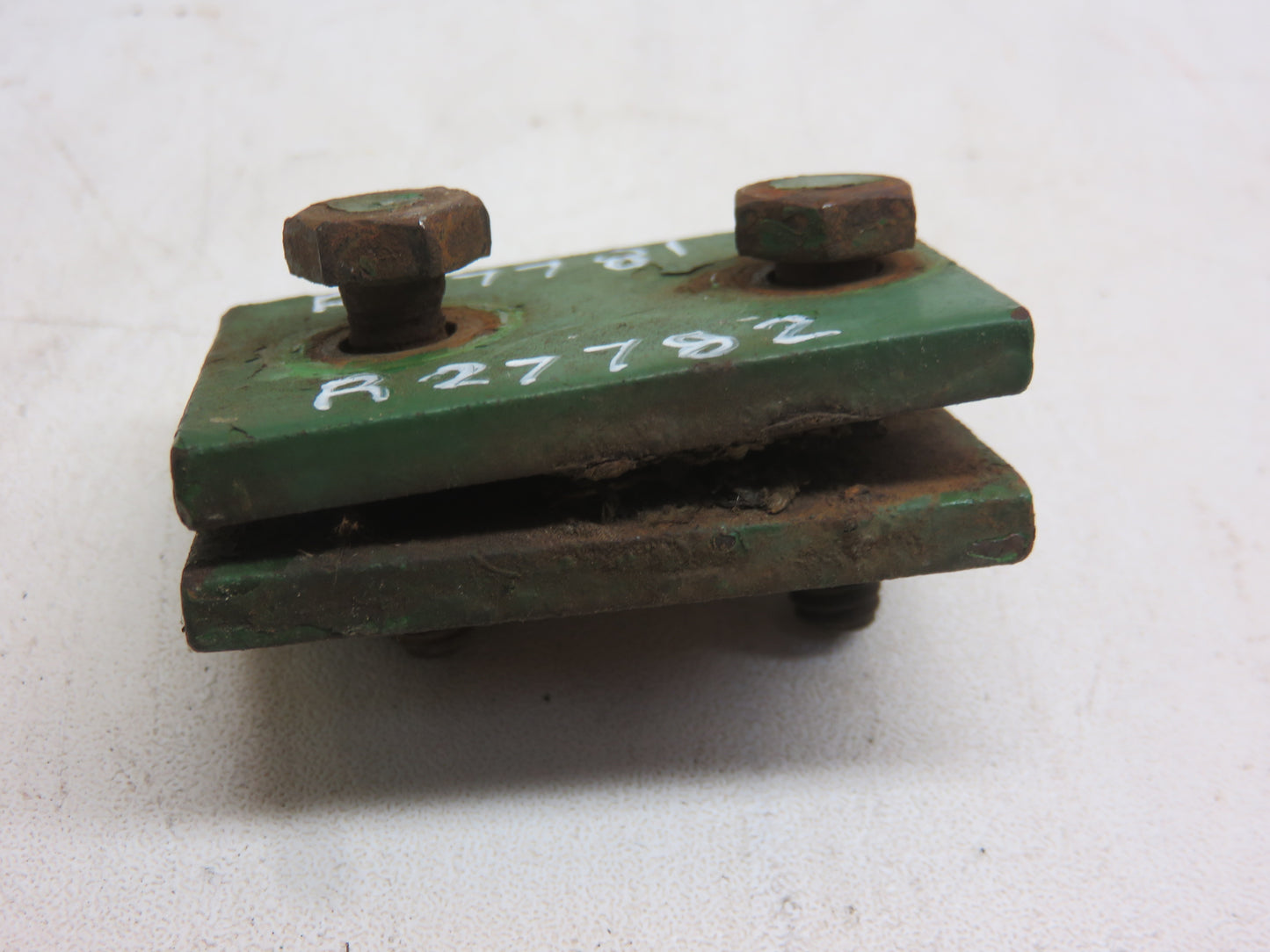 R27781, R27782 John Deere Injection Line Holder For 3010, 3020, 4000, 4010, 4020