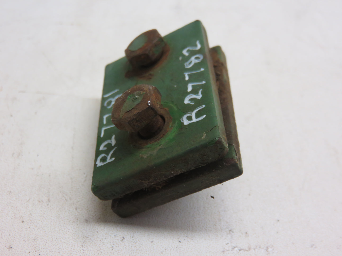 R27781, R27782 John Deere Injection Line Holder For 3010, 3020, 4000, 4010, 4020