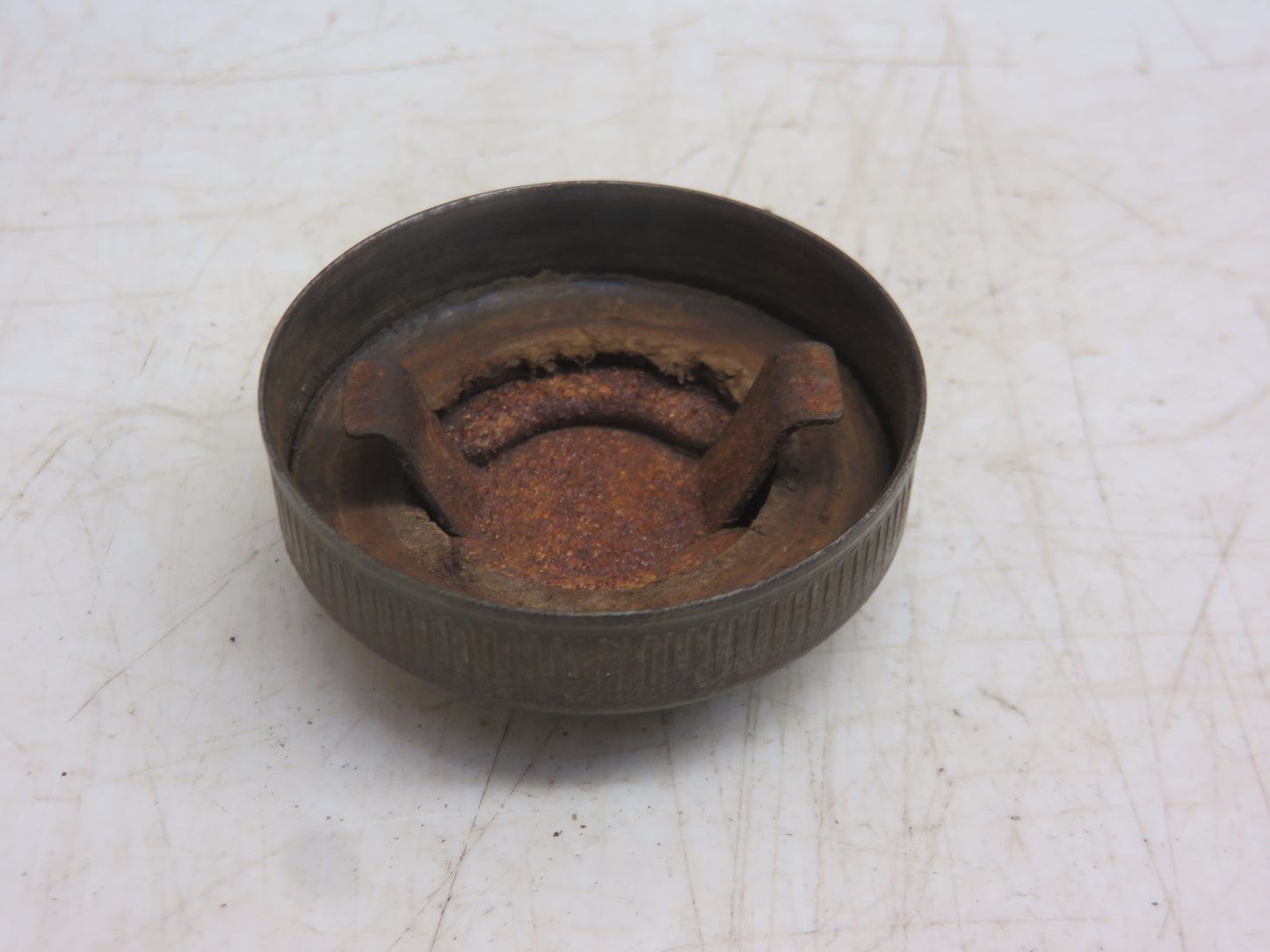AF2155R John Deere Fuel Tank Cap For Pony Motor On 70, 80, 720, 820, 530, 630, 730, 830