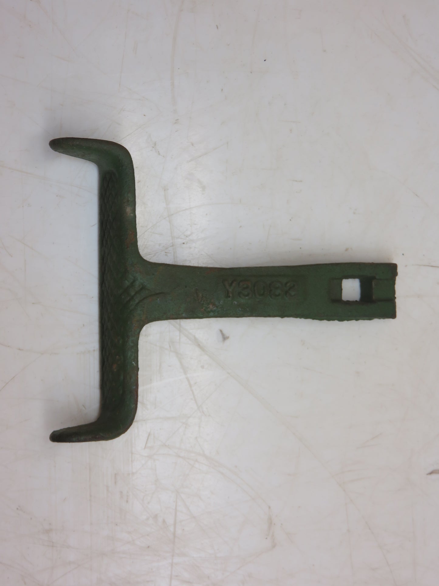 Y3083BD John Deere NOS Shifter Foot Casting For 999 Planter