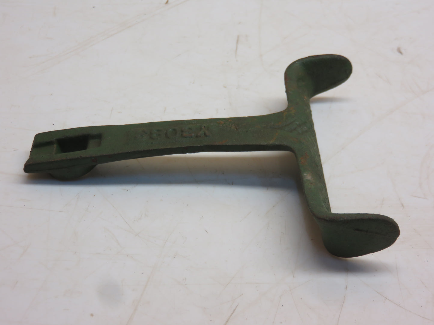 Y3083BD John Deere NOS Shifter Foot Casting For 999 Planter