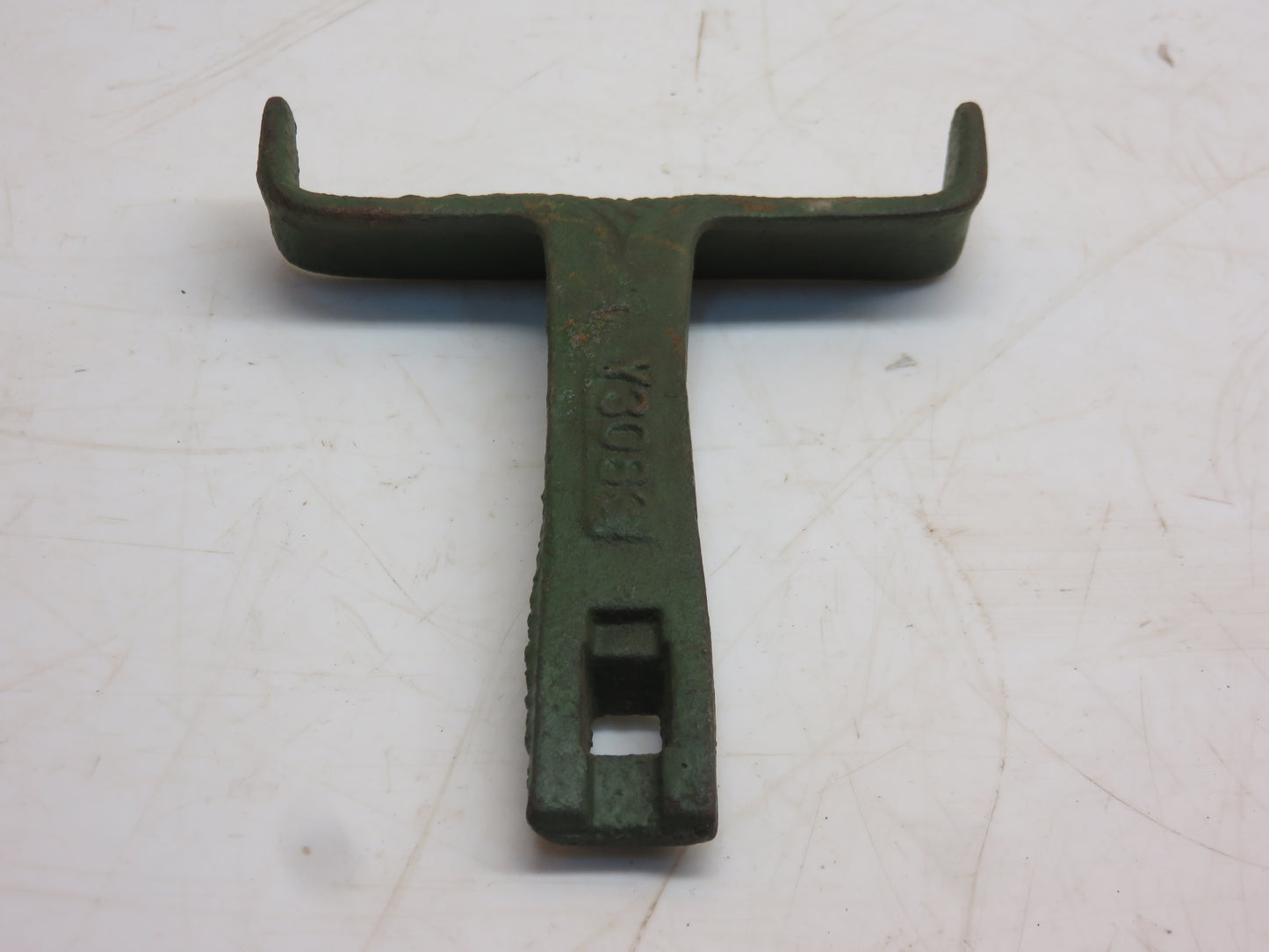 Y3083BD John Deere NOS Shifter Foot Casting For 999 Planter