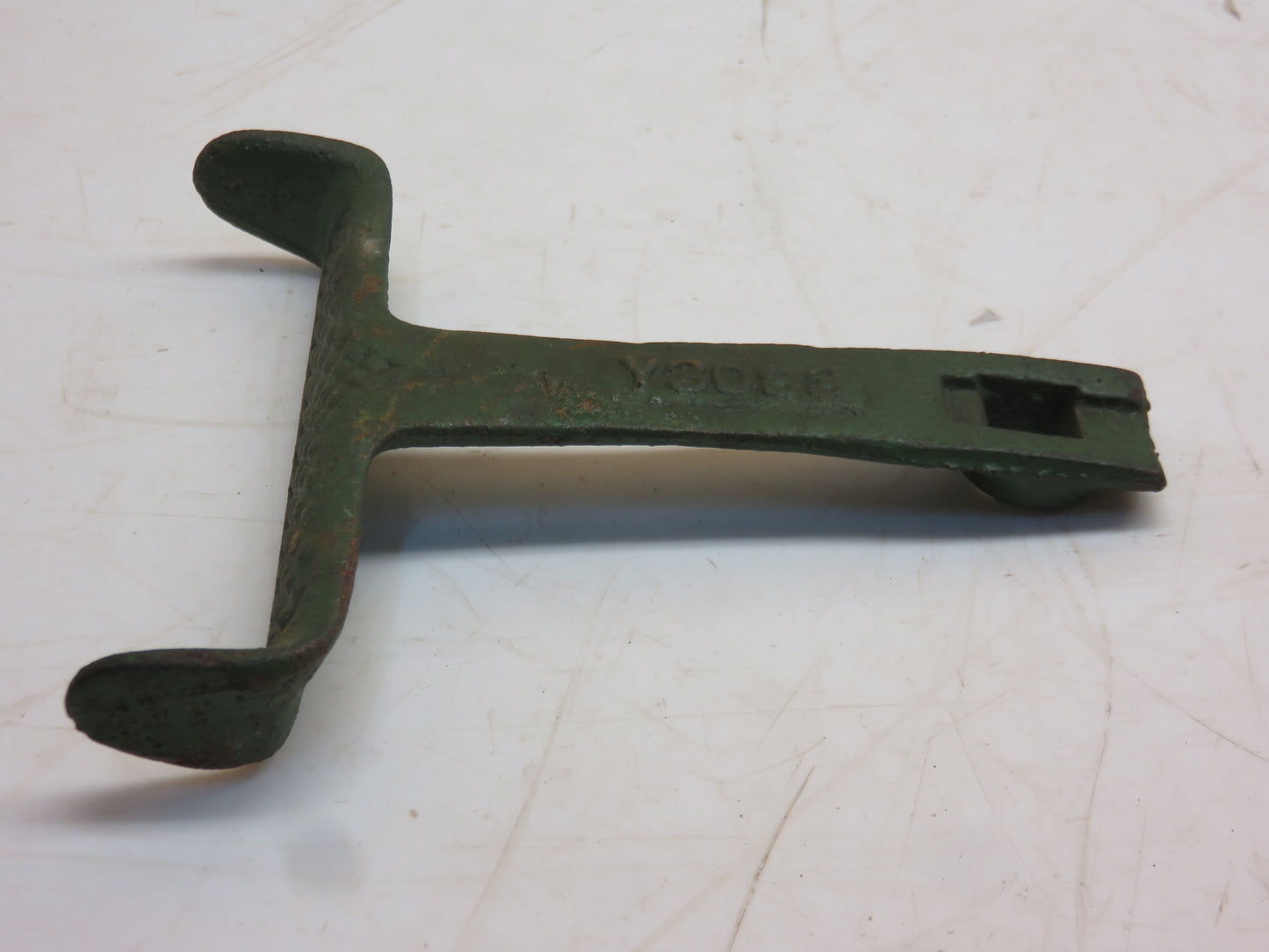 Y3083BD John Deere NOS Shifter Foot Casting For 999 Planter