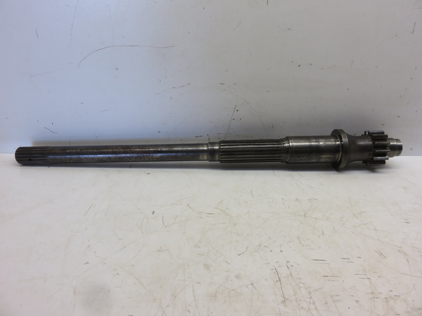 T18266 John Deere Transmission Input Shaft For 1010