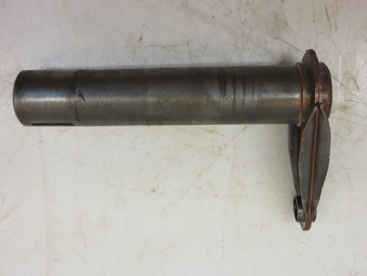 AM322T, AM686T John Deere Clutch Control Shaft For M, 40, 320, 420, 330, 430, 435