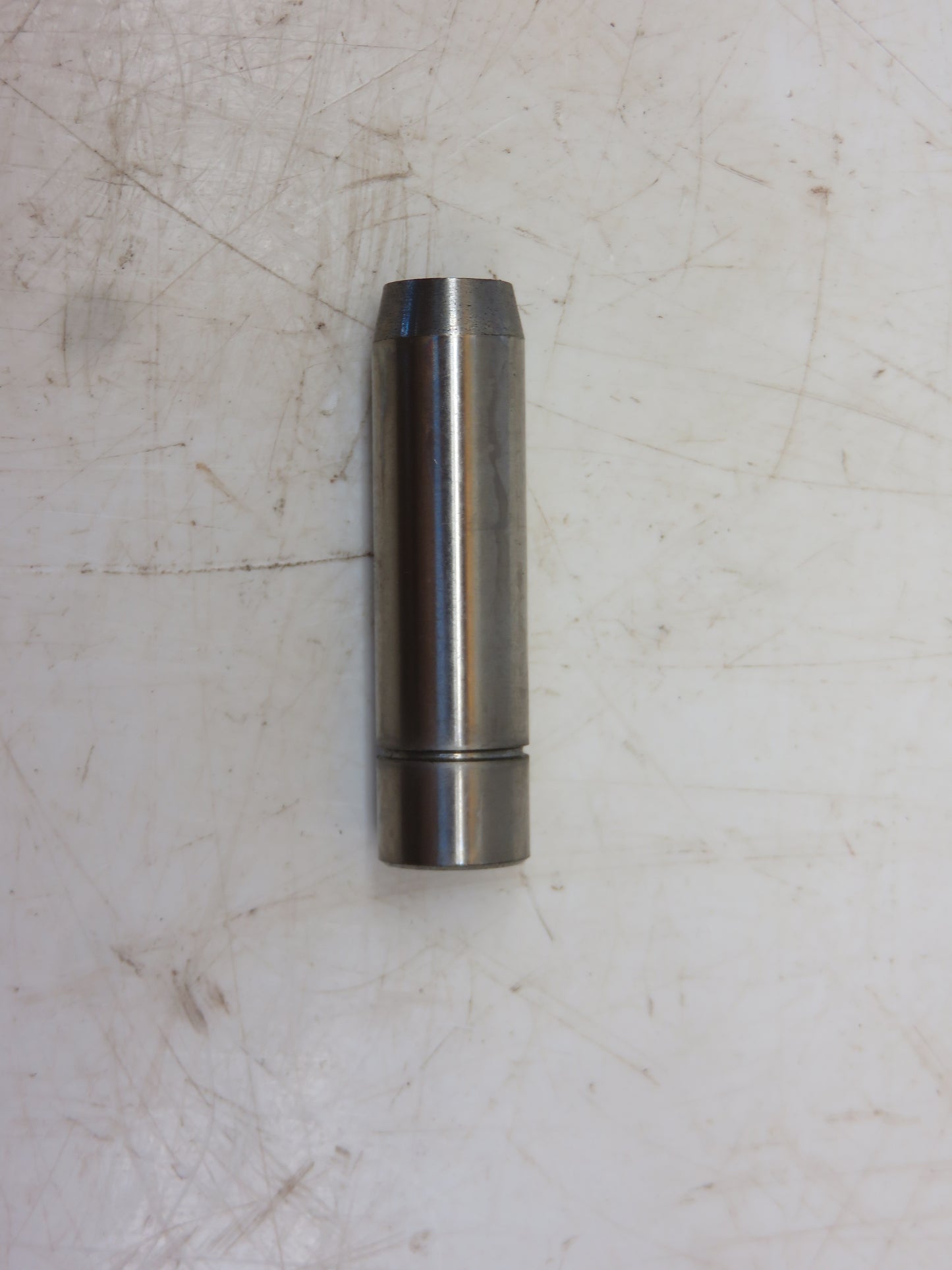 CH16045 John Deere NOS Intake Valve Guide For 950, 1050, 955, 770, 870, 970, 1070