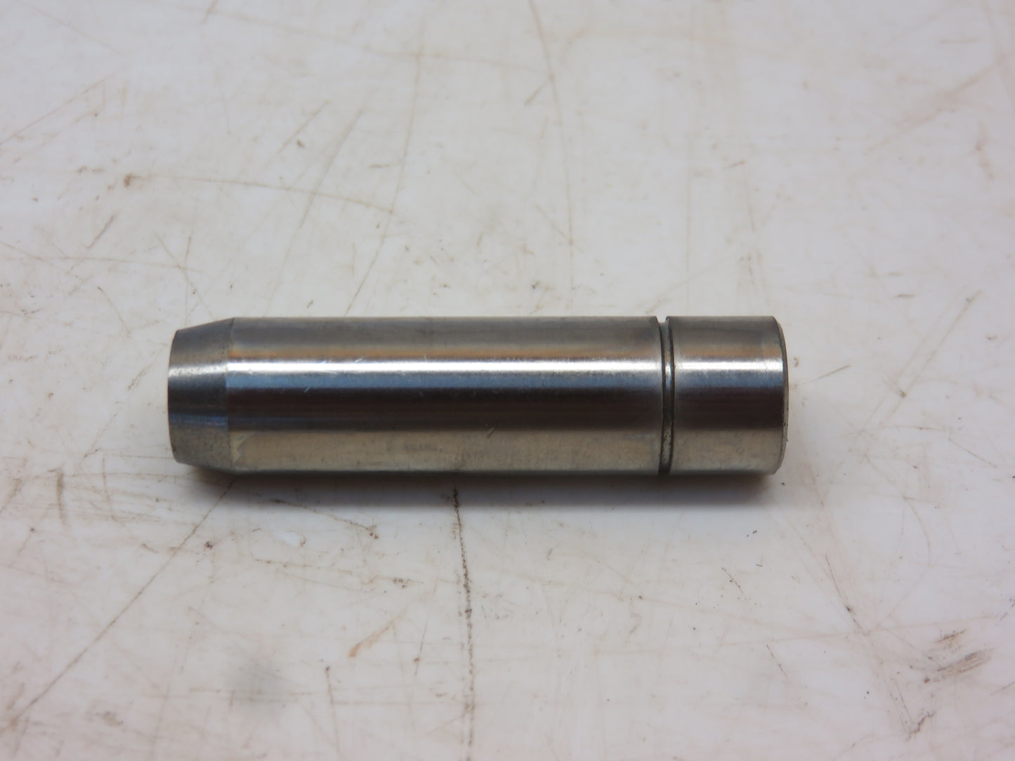 CH16045 John Deere NOS Intake Valve Guide For 950, 1050, 955, 770, 870, 970, 1070