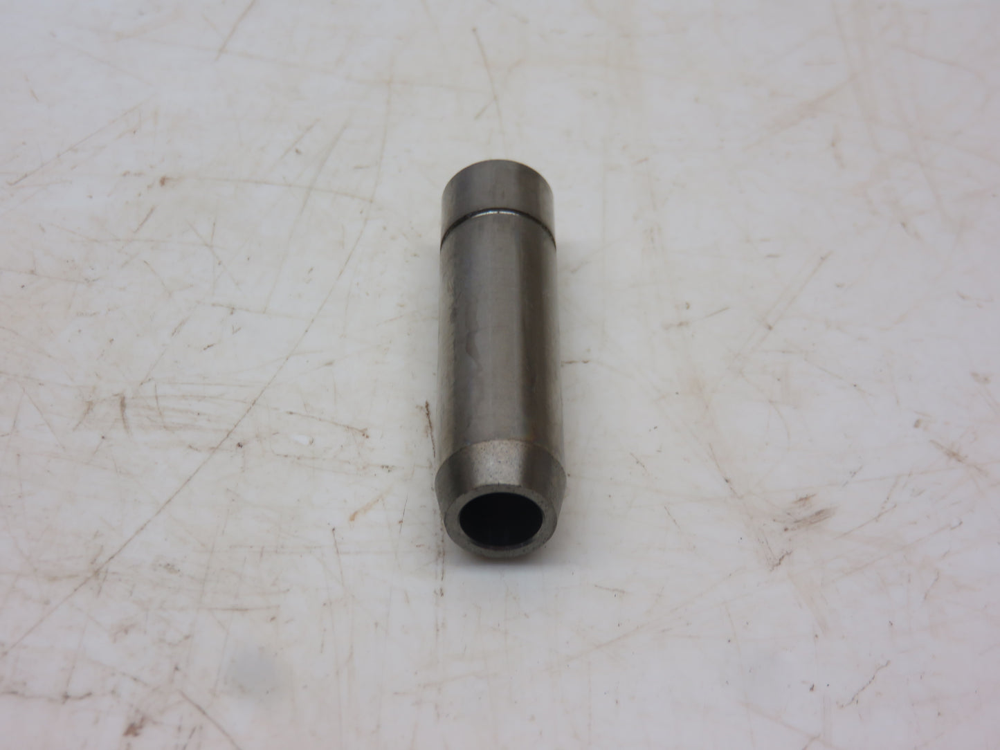 CH16045 John Deere NOS Intake Valve Guide For 950, 1050, 955, 770, 870, 970, 1070