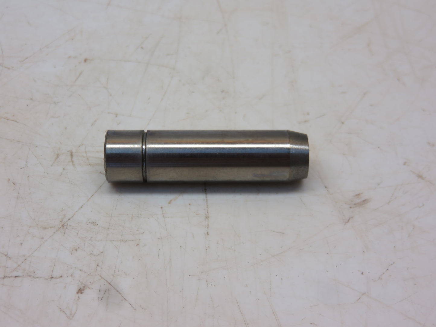 CH16045 John Deere NOS Intake Valve Guide For 950, 1050, 955, 770, 870, 970, 1070