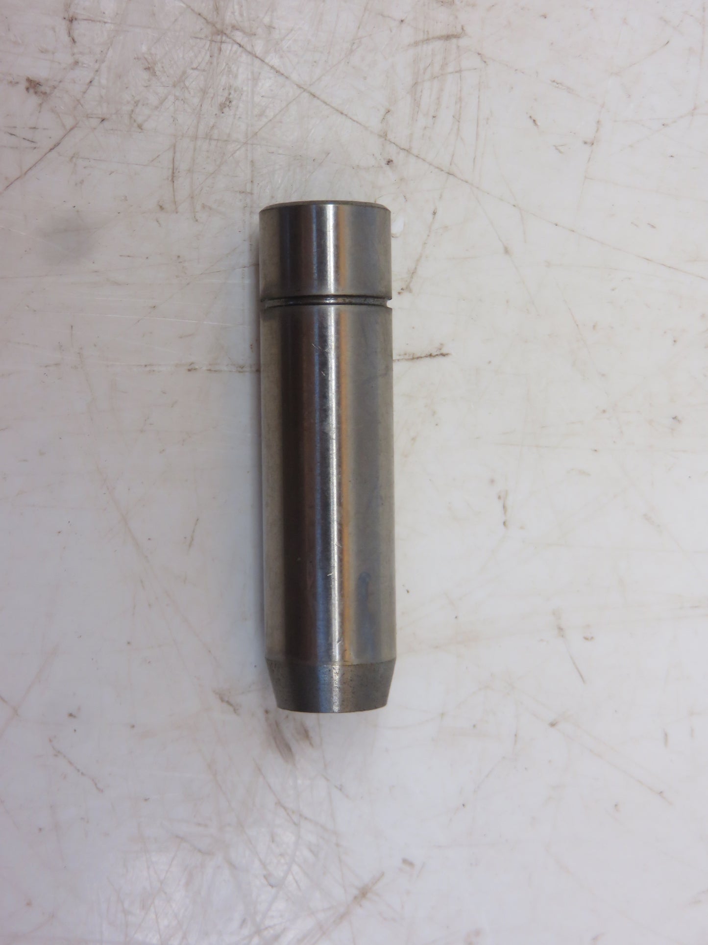 CH16045 John Deere NOS Intake Valve Guide For 950, 1050, 955, 770, 870, 970, 1070