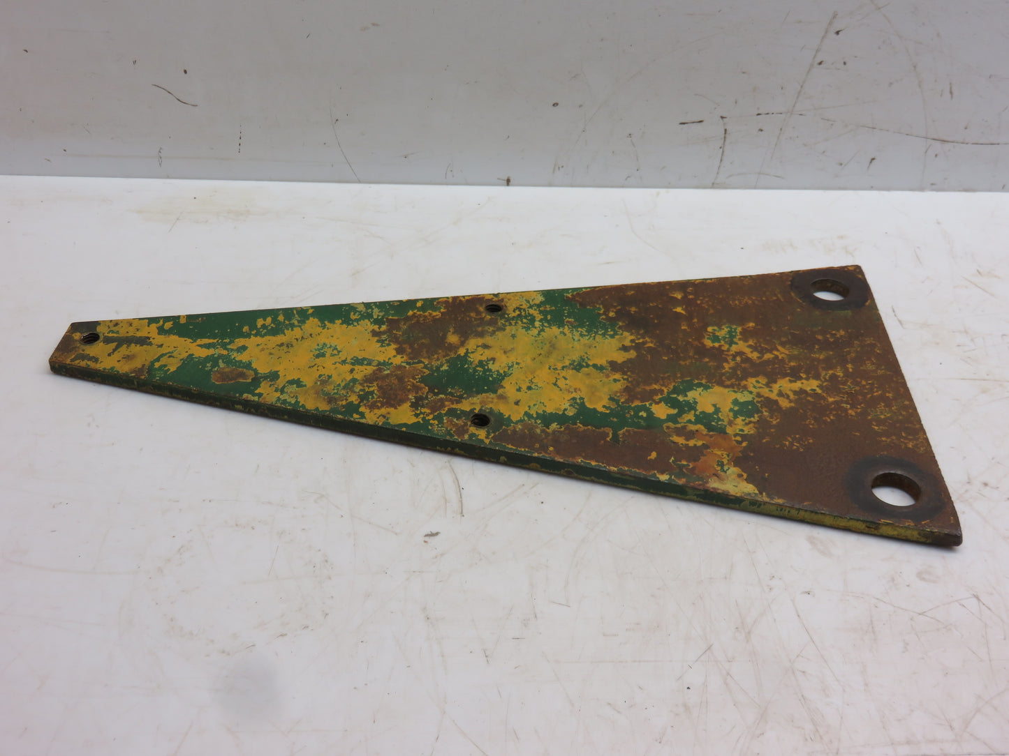 M2528T John Deere Fender Attaching Plate For 40