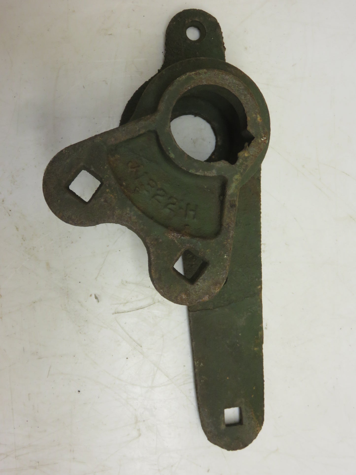J1322H John Deere NOS Right Hand Wagon Elevator Support Bracket For 101, 226 Corn Picker
