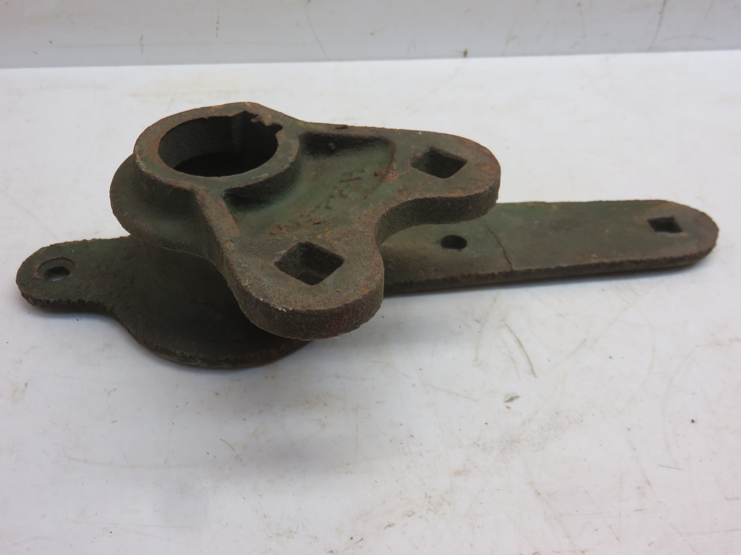 J1322H John Deere NOS Right Hand Wagon Elevator Support Bracket For 101, 226 Corn Picker