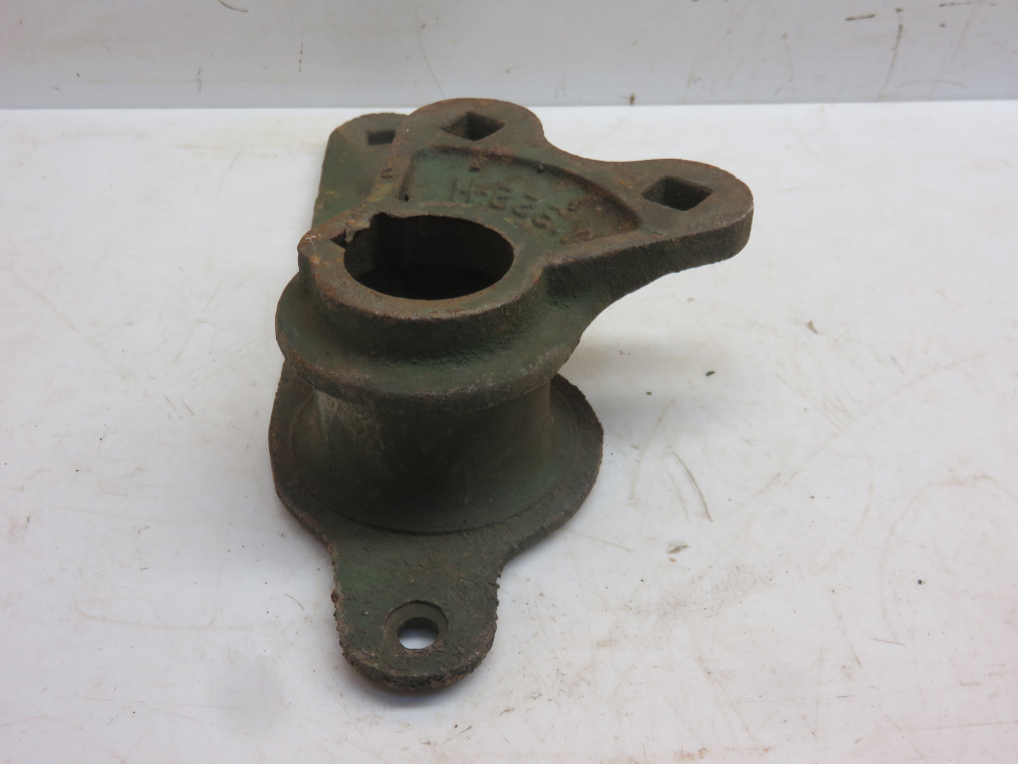 J1322H John Deere NOS Right Hand Wagon Elevator Support Bracket For 101, 226 Corn Picker