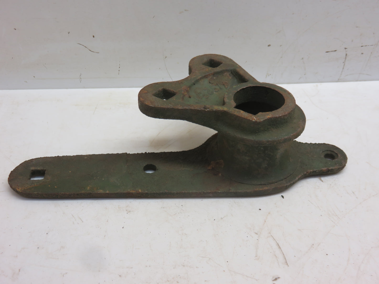 J1322H John Deere NOS Right Hand Wagon Elevator Support Bracket For 101, 226 Corn Picker