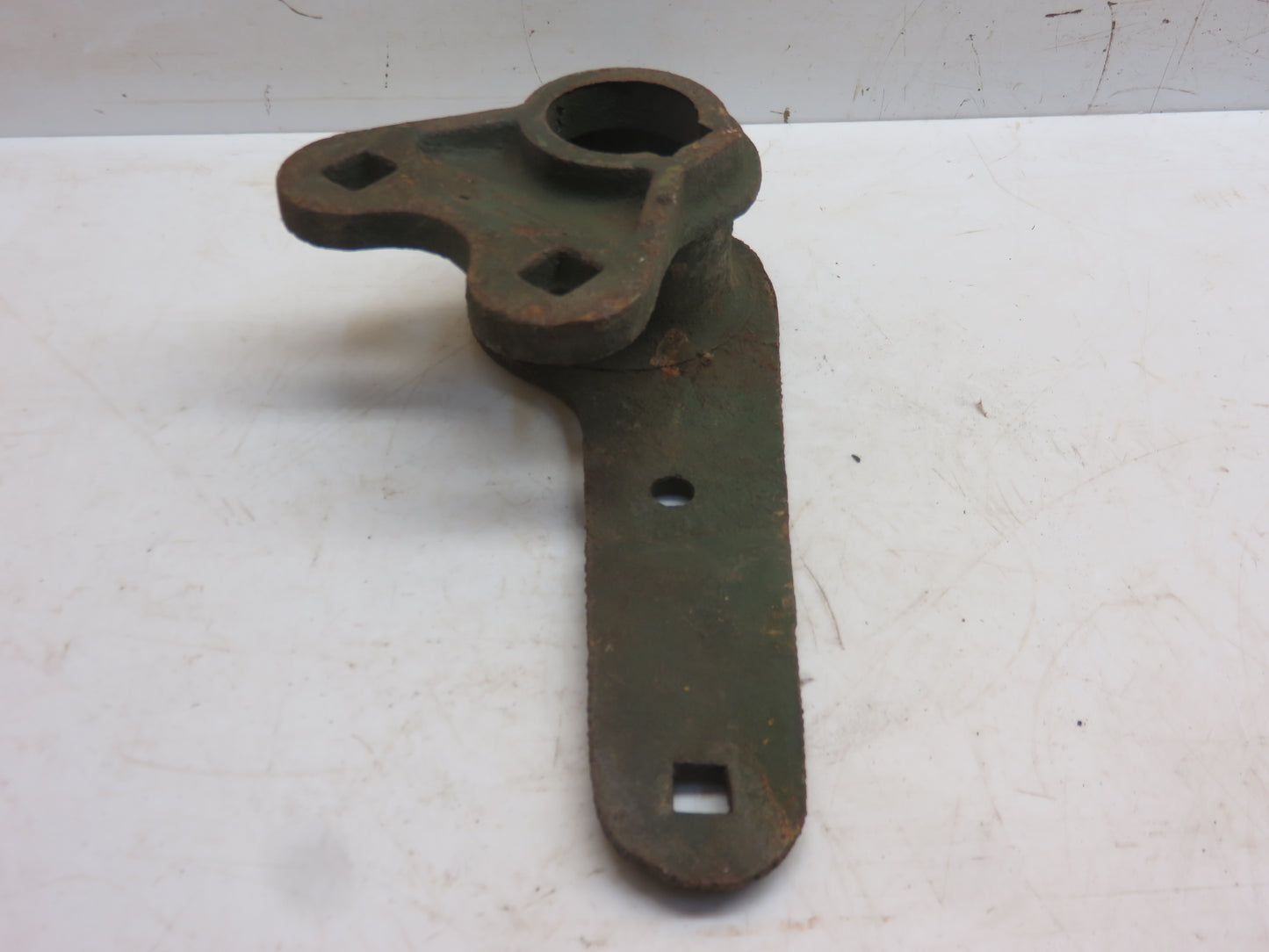 J1322H John Deere NOS Right Hand Wagon Elevator Support Bracket For 101, 226 Corn Picker