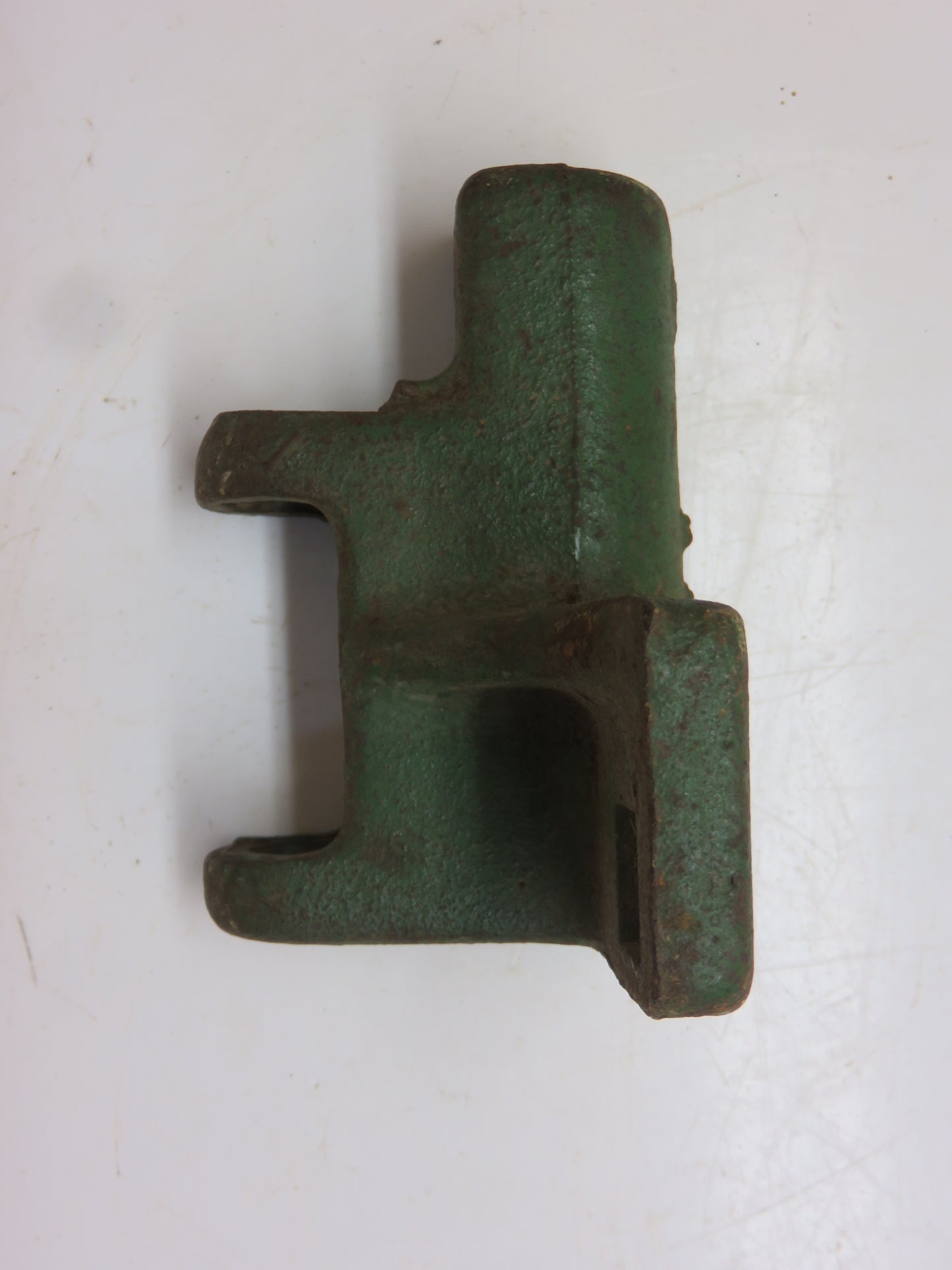 N10079N John Deere NOS Corn Picker Snapping Roll Support Bracket For 127, 227