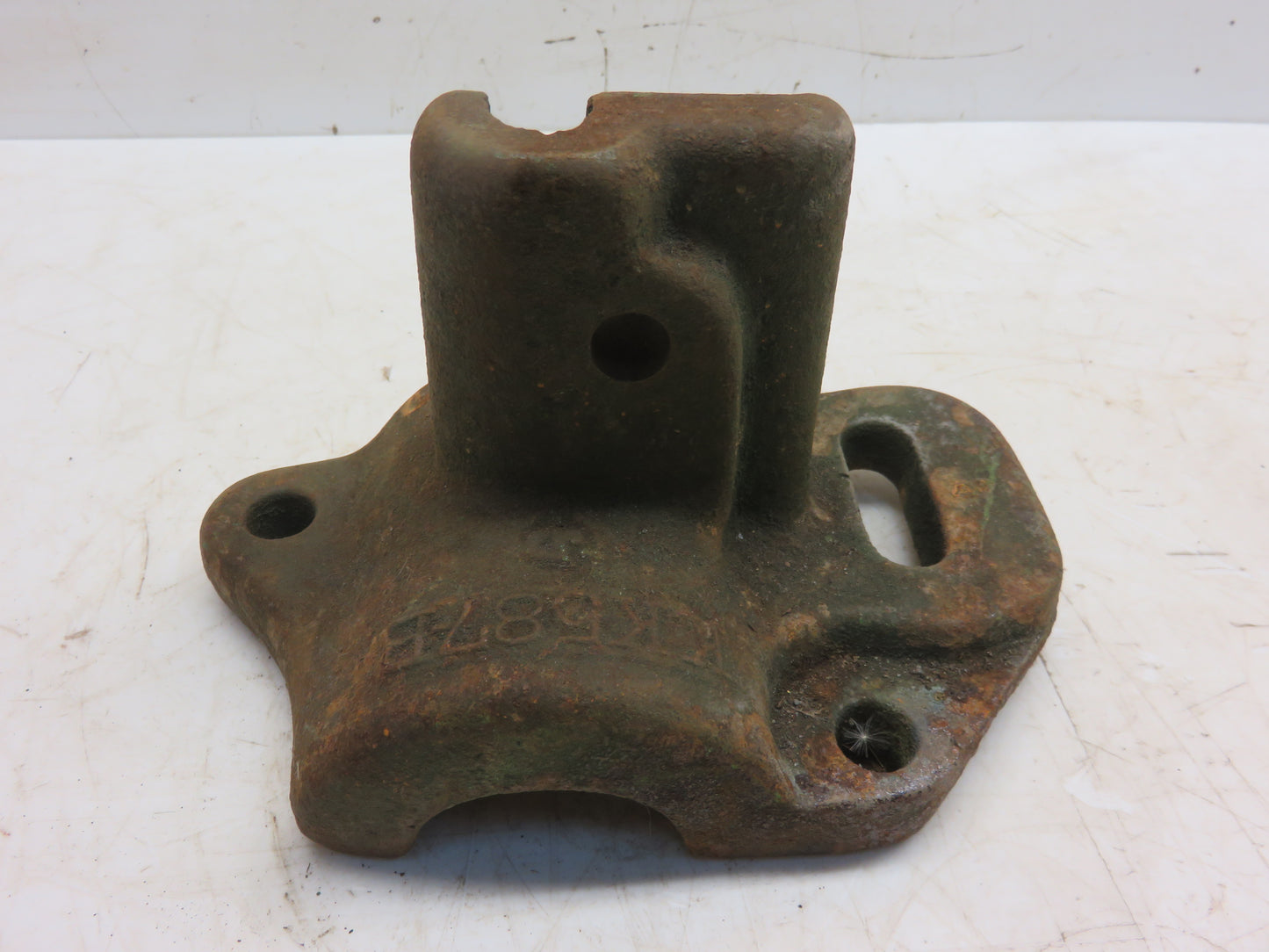 KK587B John Deere NOS Top Bearing Box For B Disc