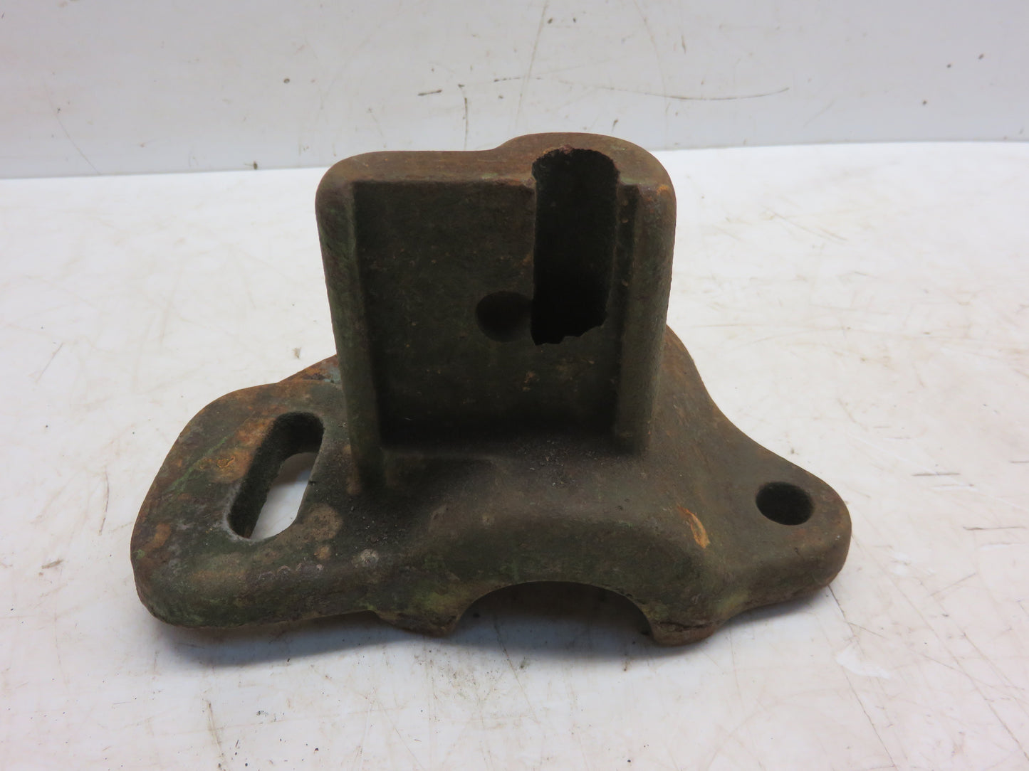 KK587B John Deere NOS Top Bearing Box For B Disc
