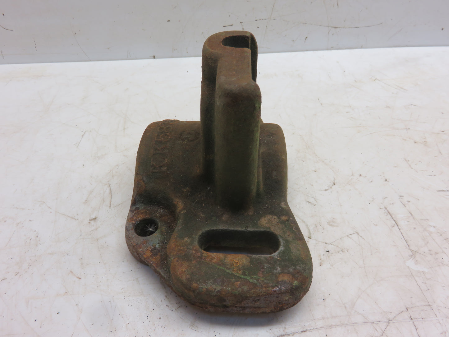 KK587B John Deere NOS Top Bearing Box For B Disc