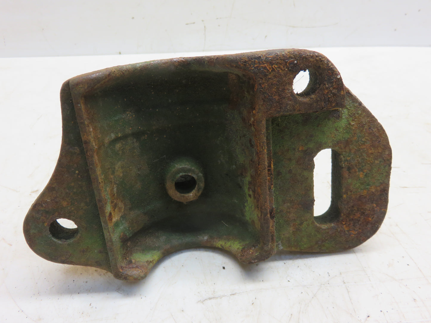 KK587B John Deere NOS Top Bearing Box For B Disc