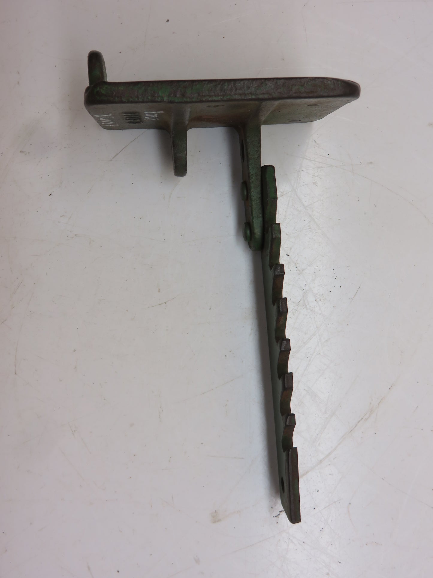AR1117R, R1317R John Deere Left Hand Brake Pedal With Latch For 80, 820, 830