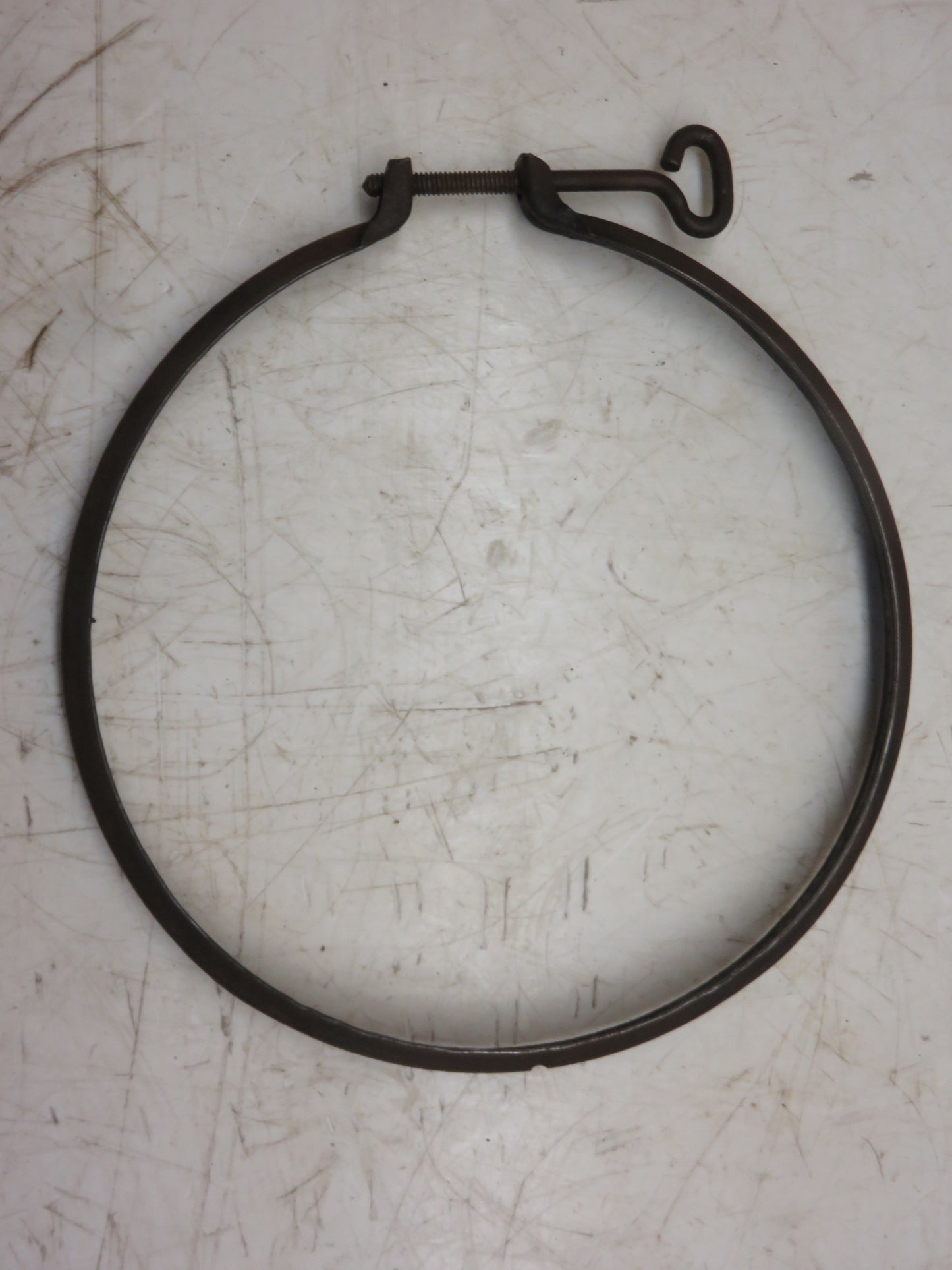 AD1896R John Deere Air Cleaner Oil Bowl Clamp For D, 70, 720, 730