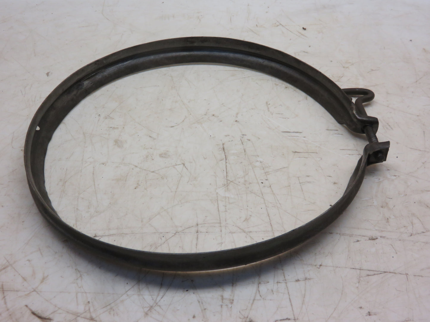 AD1896R John Deere Air Cleaner Oil Bowl Clamp For D, 70, 720, 730