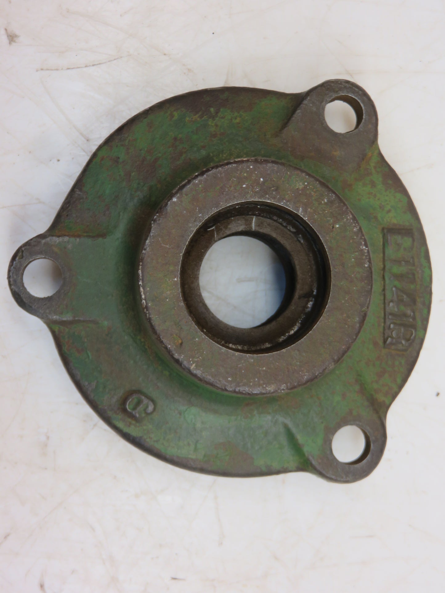 B1141R John Deere Rear Fan Shaft Bearing Housing For B